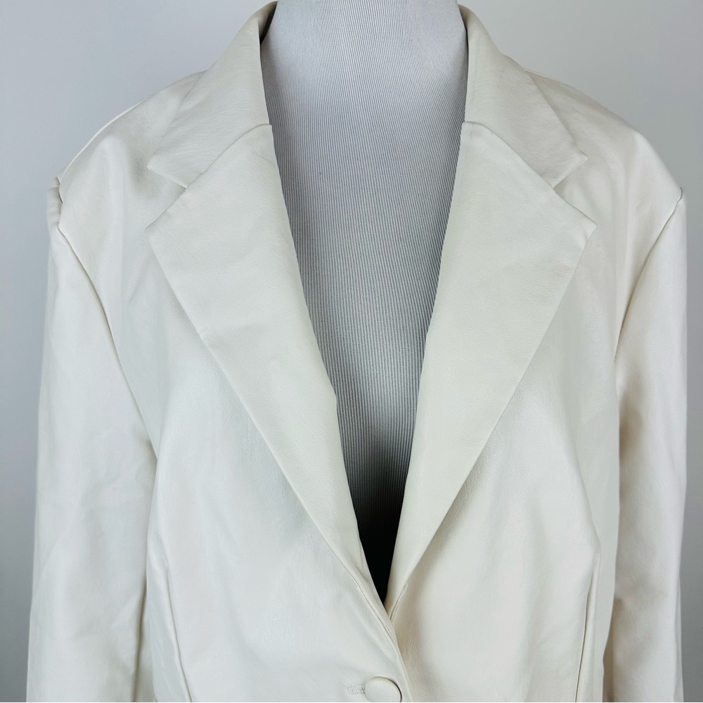 Edikted Anna White Oversized Faux Leather Blazer Size XS - Picture 3 of 16